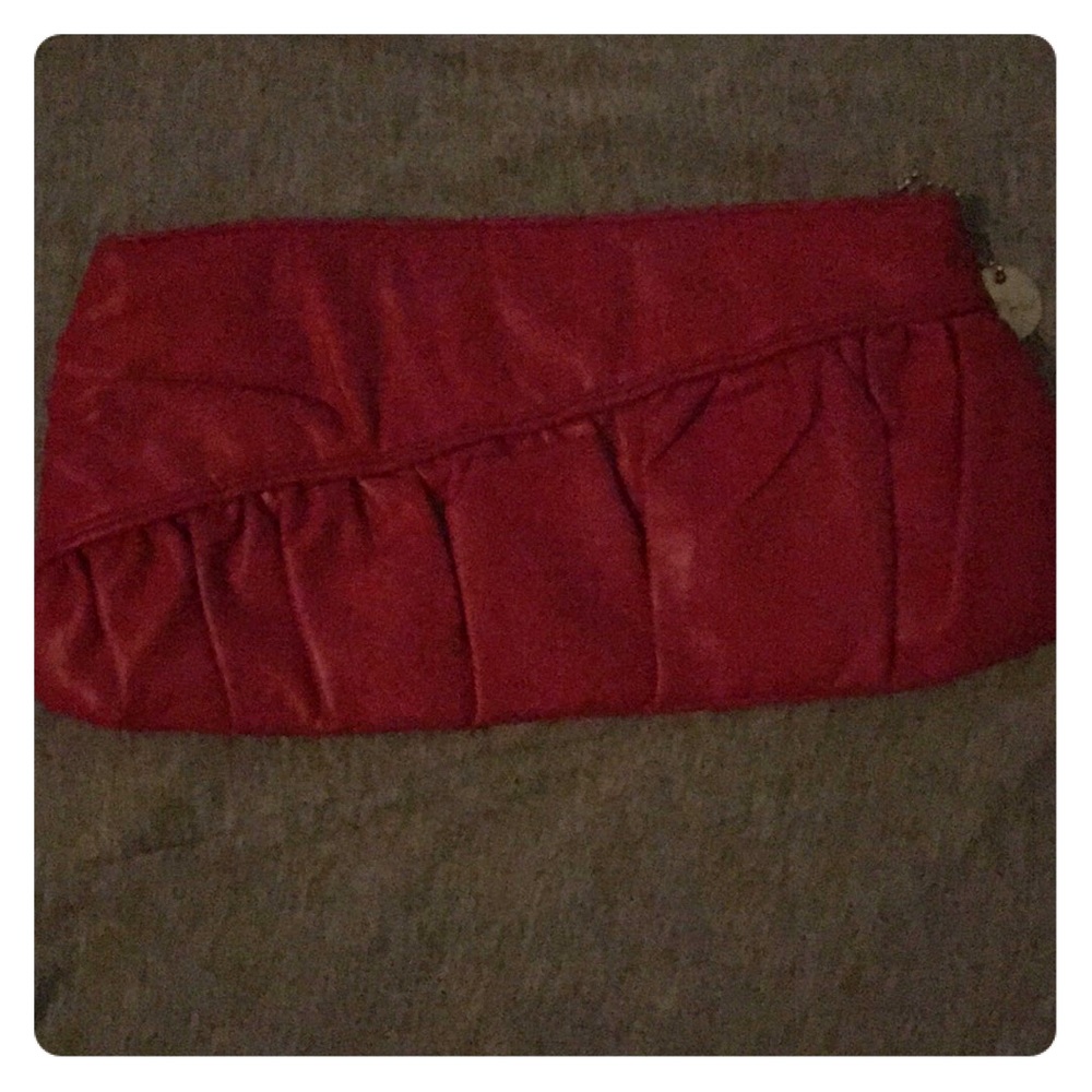 Red clutch